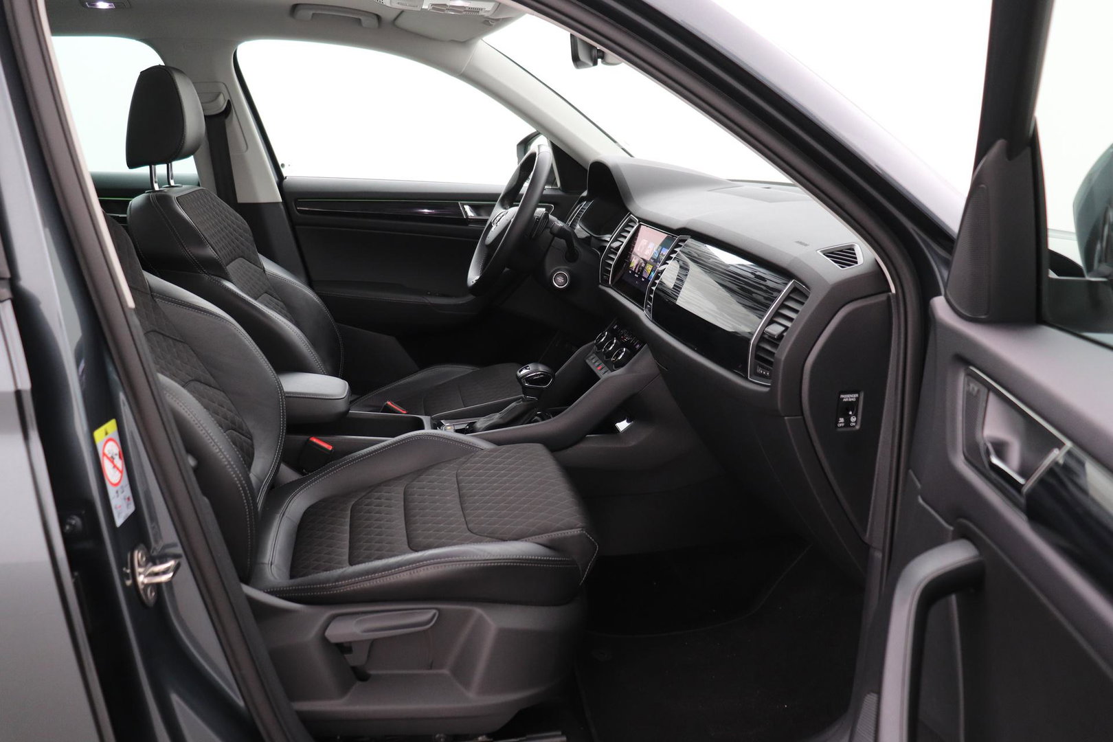 Škoda Kodiaq 1.5 TSI Business Edition Plus | Panoramadak | Trekhaak | 360° Camera | Canton | Travel Assist | Keyless | Stoel+Stuurverwarming | ACC