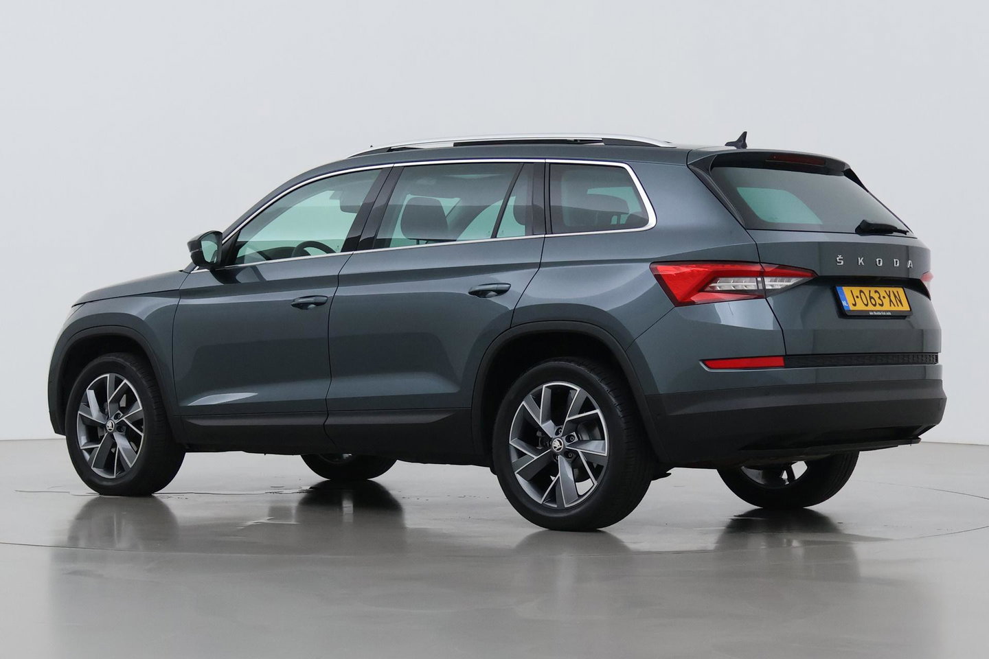 Škoda Kodiaq 1.5 TSI Business Edition Plus | Panoramadak | Trekhaak | 360° Camera | Canton | Travel Assist | Keyless | Stoel+Stuurverwarming | ACC