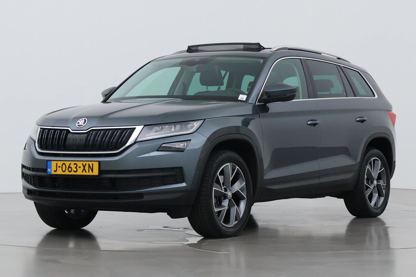 Škoda Kodiaq 1.5 TSI Business Edition Plus | Panoramadak | Trekhaak | 360° Camera | Canton | Travel Assist | Keyless | Stoel+Stuurverwarming | ACC