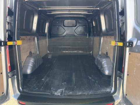 Ford Transit Custom 280 2.0 TDCI L1H1 Trend / euro 6 / bpm vrij / vaste prijs rijklaar € 13.950 ex btw / wordt afgeleverd met nieuwe distributie riem / airco / cruise / camera / imperial