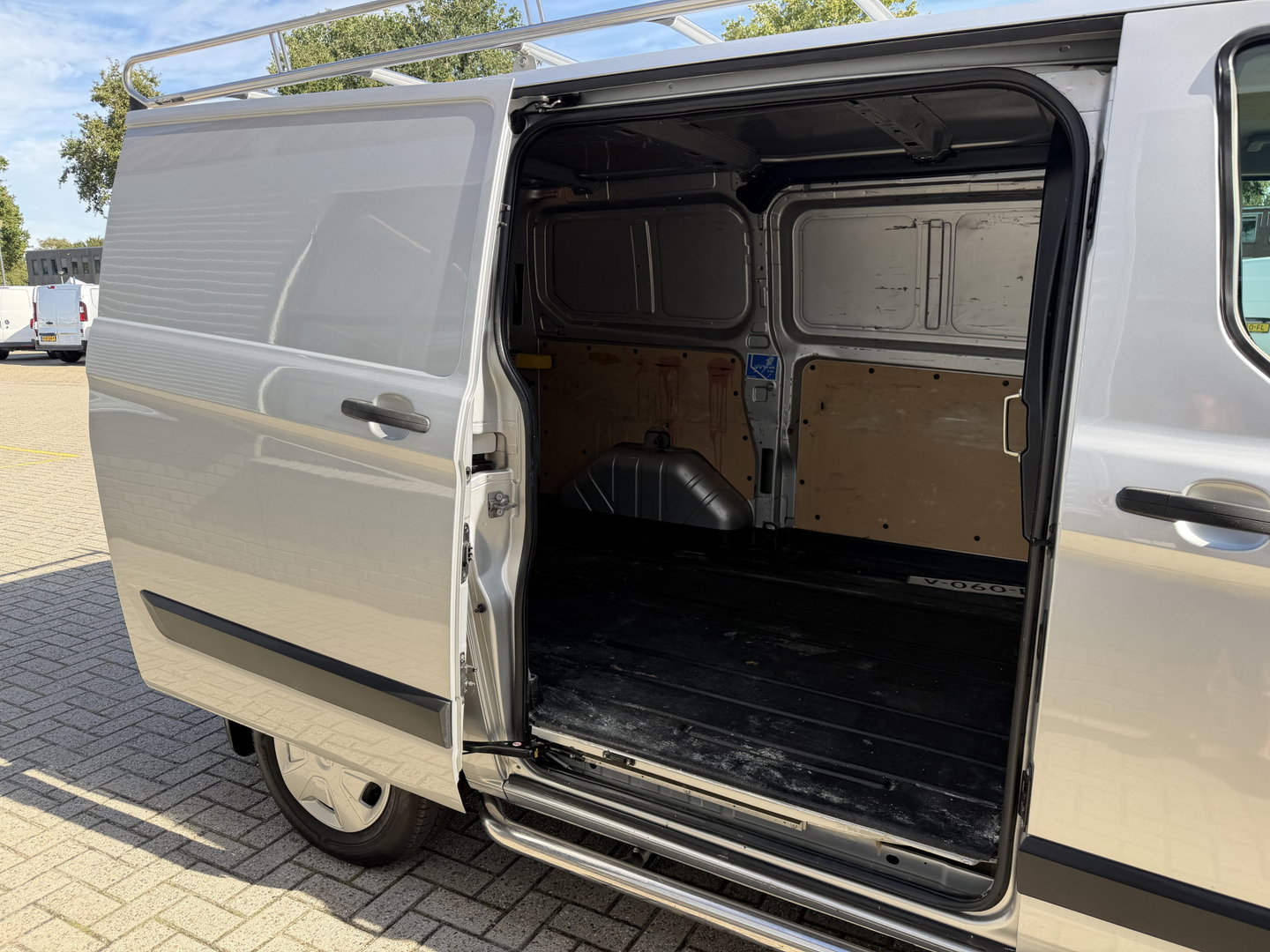 Ford Transit Custom 280 2.0 TDCI L1H1 Trend / euro 6 / bpm vrij / vaste prijs rijklaar € 13.950 ex btw / wordt afgeleverd met nieuwe distributie riem / airco / cruise / camera / imperial