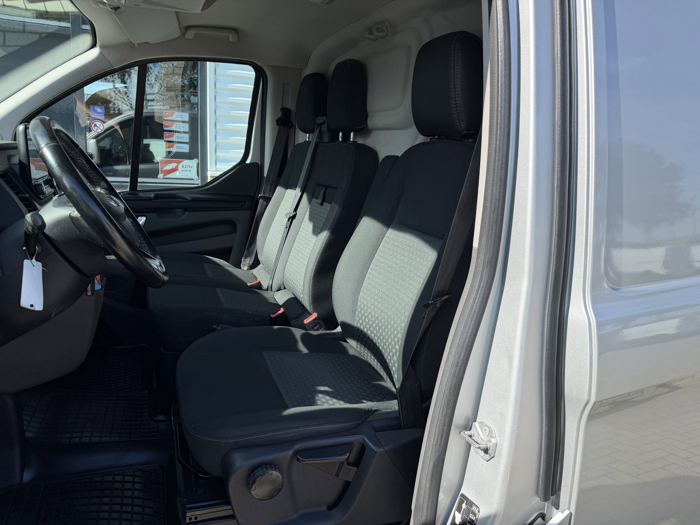 Ford Transit Custom 280 2.0 TDCI L1H1 Trend / euro 6 / bpm vrij / vaste prijs rijklaar € 13.950 ex btw / wordt afgeleverd met nieuwe distributie riem / airco / cruise / camera / imperial