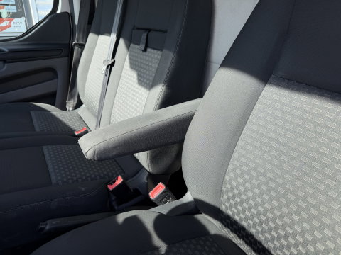Ford Transit Custom 280 2.0 TDCI L1H1 Trend / euro 6 / bpm vrij / vaste prijs rijklaar € 13.950 ex btw / wordt afgeleverd met nieuwe distributie riem / airco / cruise / camera / imperial