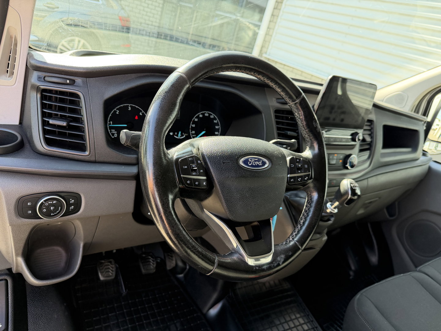 Ford Transit Custom 280 2.0 TDCI L1H1 Trend / euro 6 / bpm vrij / vaste prijs rijklaar € 13.950 ex btw / wordt afgeleverd met nieuwe distributie riem / airco / cruise / camera / imperial