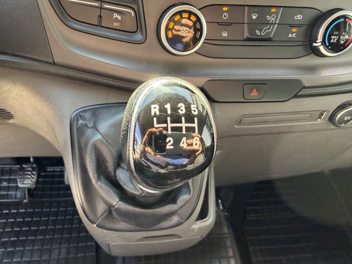 Ford Transit Custom 280 2.0 TDCI L1H1 Trend / euro 6 / bpm vrij / vaste prijs rijklaar € 13.950 ex btw / wordt afgeleverd met nieuwe distributie riem / airco / cruise / camera / imperial