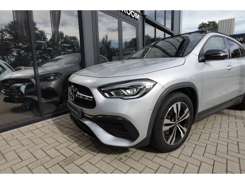 Mercedes-Benz GLA 220 d PANO KEYLESS CAM