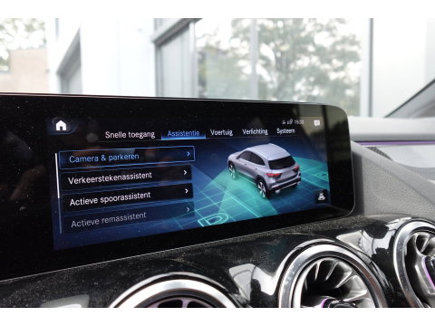 Mercedes-Benz GLA 220 d PANO KEYLESS CAM