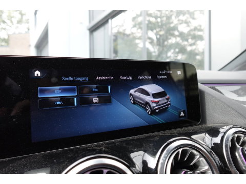 Mercedes-Benz GLA 220 d PANO KEYLESS CAM
