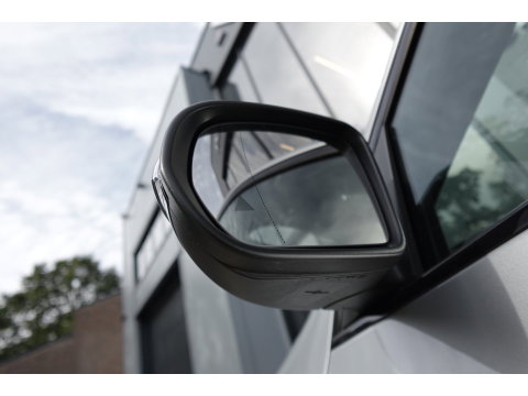 Mercedes-Benz GLA 220 d PANO KEYLESS CAM