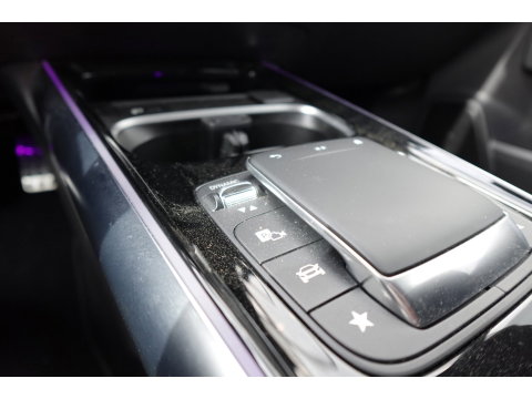 Mercedes-Benz GLA 220 d PANO KEYLESS CAM