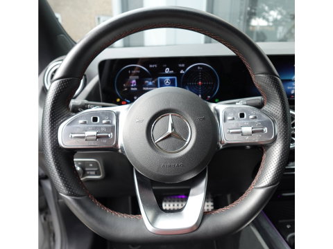 Mercedes-Benz GLA 220 d PANO KEYLESS CAM