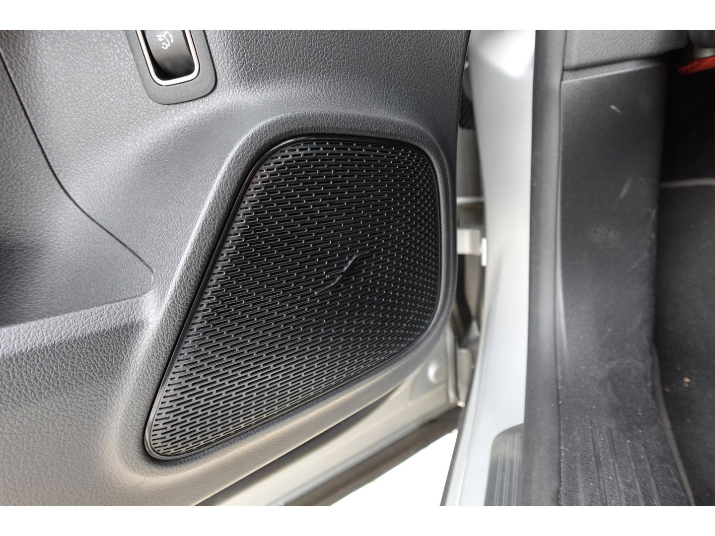 Mercedes-Benz GLA 220 d PANO KEYLESS CAM