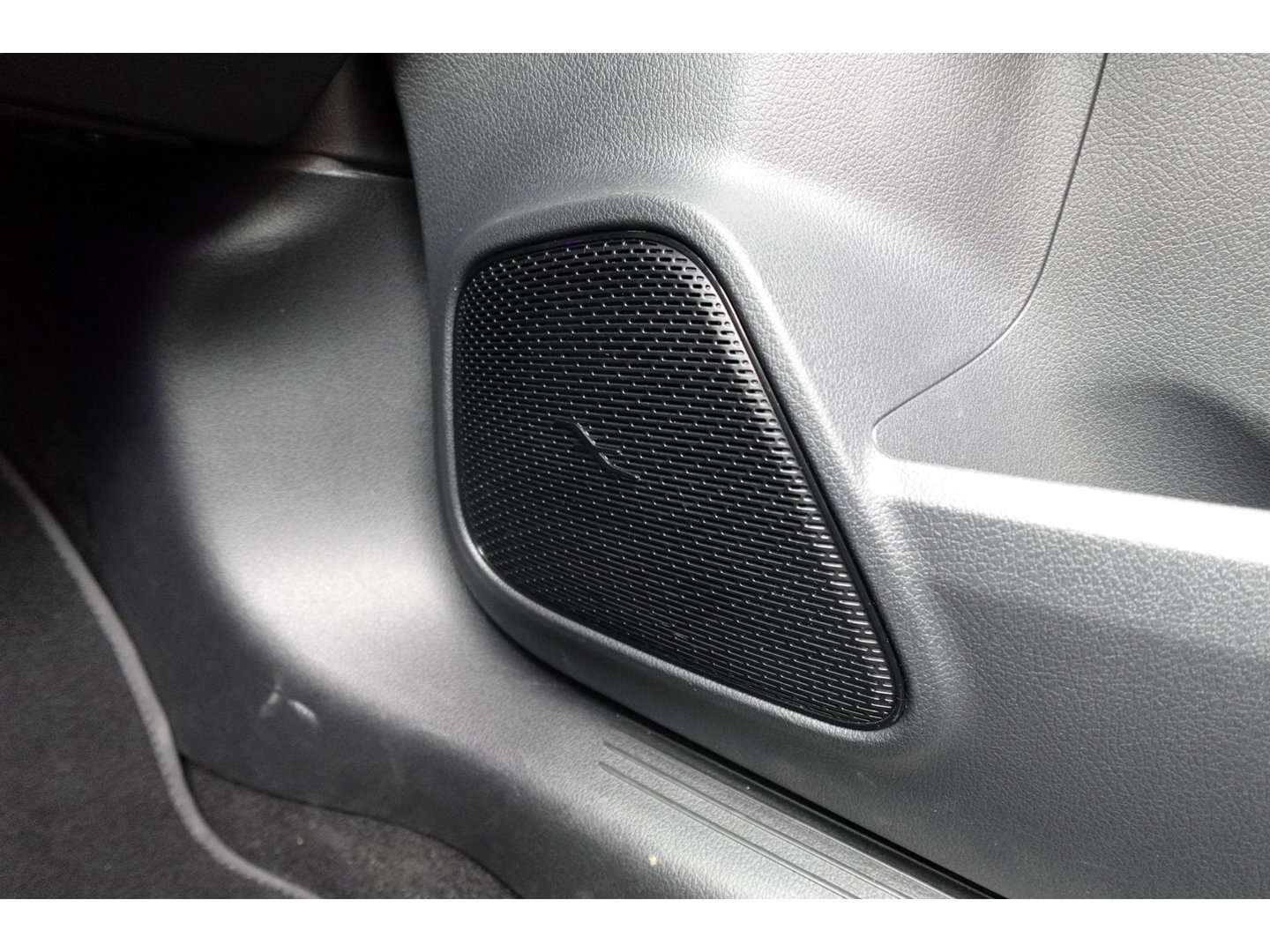 Mercedes-Benz GLA 220 d PANO KEYLESS CAM