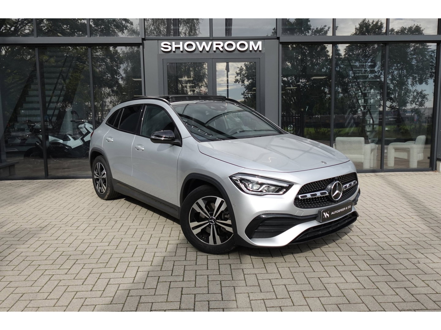 Mercedes-Benz GLA 220 d PANO KEYLESS CAM