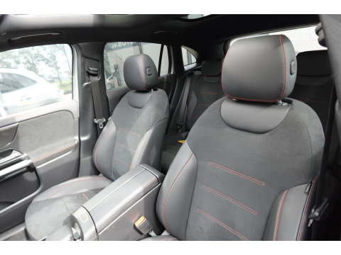 Mercedes-Benz GLA 220 d PANO KEYLESS CAM