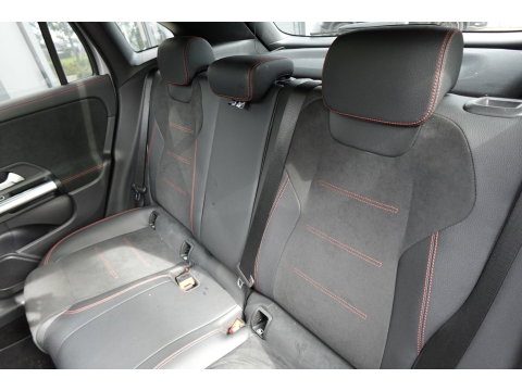 Mercedes-Benz GLA 220 d PANO KEYLESS CAM