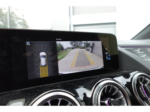 Mercedes-Benz GLA 220 d PANO KEYLESS CAM