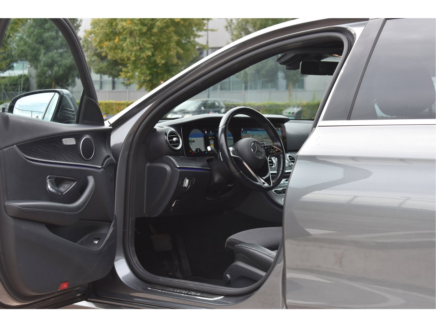 Mercedes-Benz E-Klasse 200 Exclusive Line Advantage Facelift | Afn.trekhaak | Camera | Sfeerverlichting | Carplay | Virtual cockpit | Stoelverwarming | LED