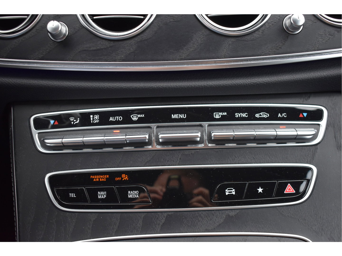 Mercedes-Benz E-Klasse 200 Exclusive Line Advantage Facelift | Afn.trekhaak | Camera | Sfeerverlichting | Carplay | Virtual cockpit | Stoelverwarming | LED