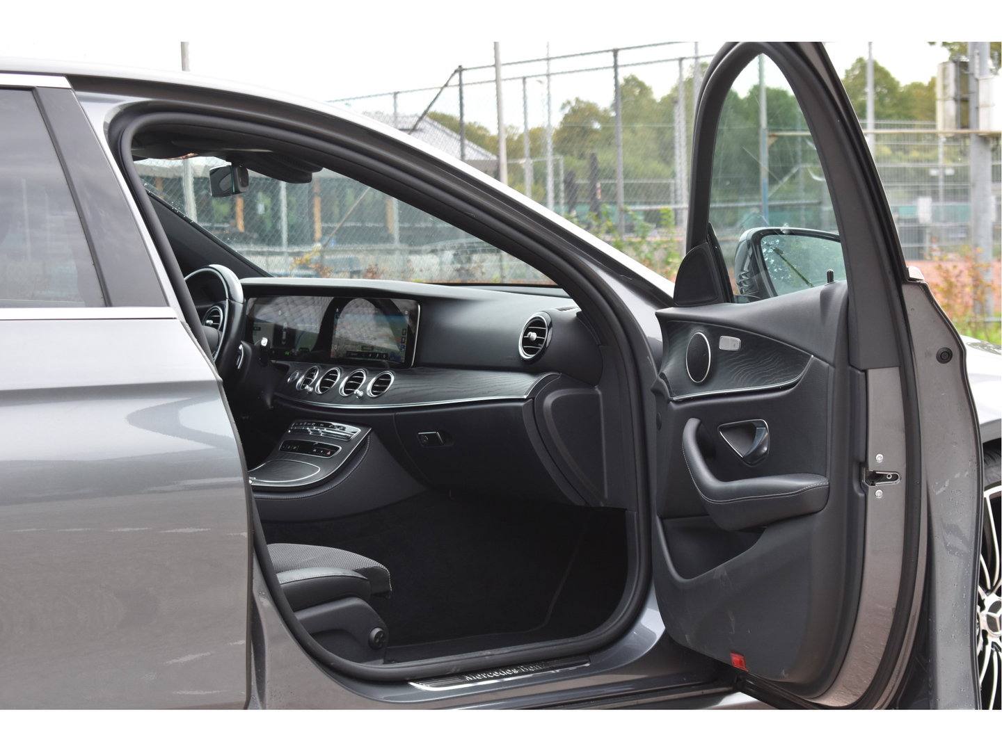Mercedes-Benz E-Klasse 200 Exclusive Line Advantage Facelift | Afn.trekhaak | Camera | Sfeerverlichting | Carplay | Virtual cockpit | Stoelverwarming | LED