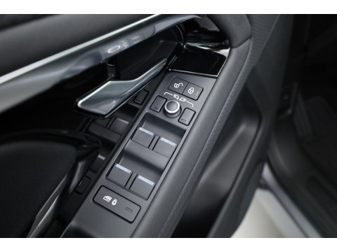 Land Rover Range Rover Evoque 1.5 P300e AWD S | Rijklaar! | Pano | Leder | Cruise Contr. | Camera | Apple CarPlay | Led | Stoelverw. | All Season