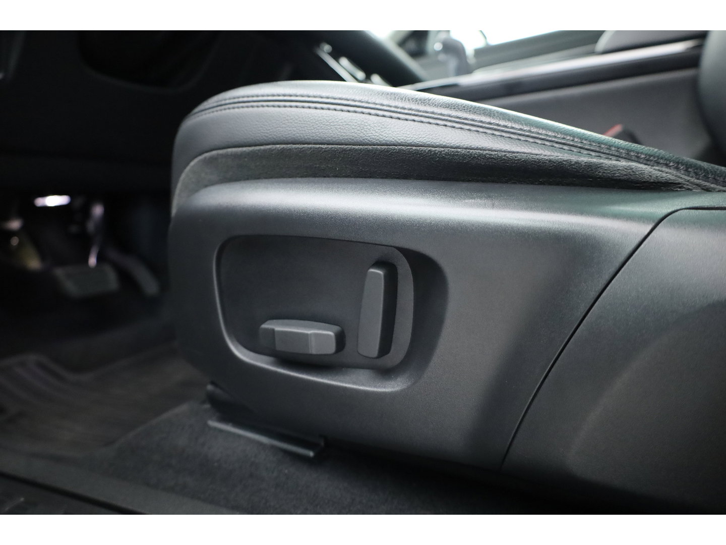 Land Rover Range Rover Evoque 1.5 P300e AWD S | Rijklaar! | Pano | Leder | Cruise Contr. | Camera | Apple CarPlay | Led | Stoelverw. | All Season