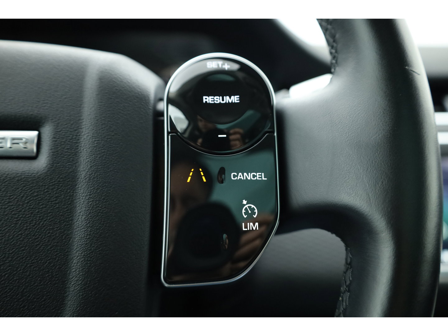 Land Rover Range Rover Evoque 1.5 P300e AWD S | Rijklaar! | Pano | Leder | Cruise Contr. | Camera | Apple CarPlay | Led | Stoelverw. | All Season