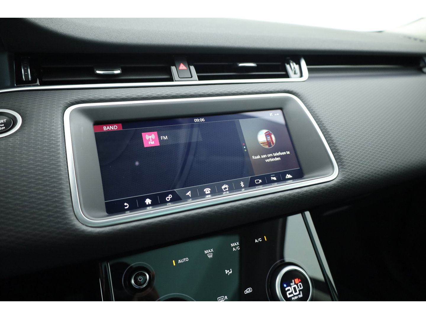 Land Rover Range Rover Evoque 1.5 P300e AWD S | Rijklaar! | Pano | Leder | Cruise Contr. | Camera | Apple CarPlay | Led | Stoelverw. | All Season