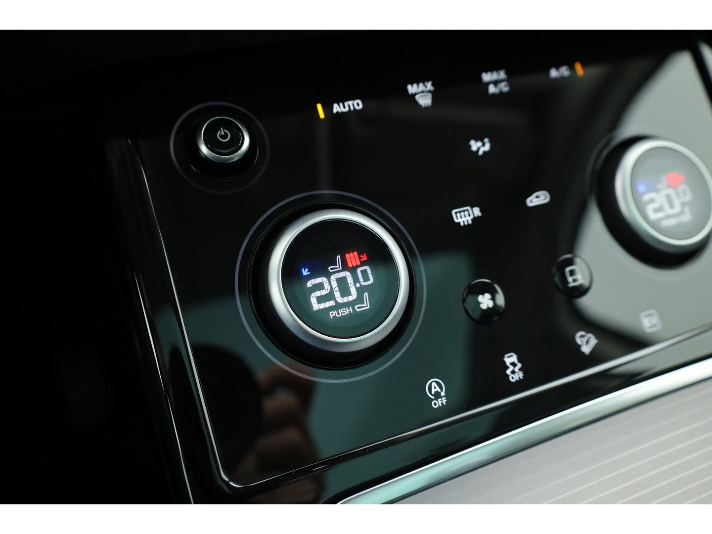 Land Rover Range Rover Evoque 1.5 P300e AWD S | Rijklaar! | Pano | Leder | Cruise Contr. | Camera | Apple CarPlay | Led | Stoelverw. | All Season