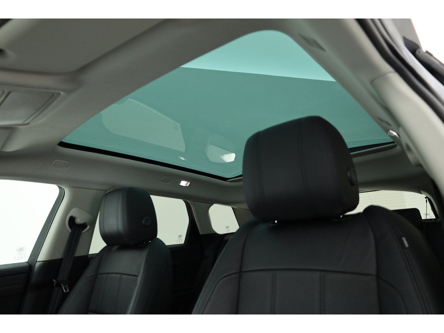 Land Rover Range Rover Evoque 1.5 P300e AWD S | Rijklaar! | Pano | Leder | Cruise Contr. | Camera | Apple CarPlay | Led | Stoelverw. | All Season