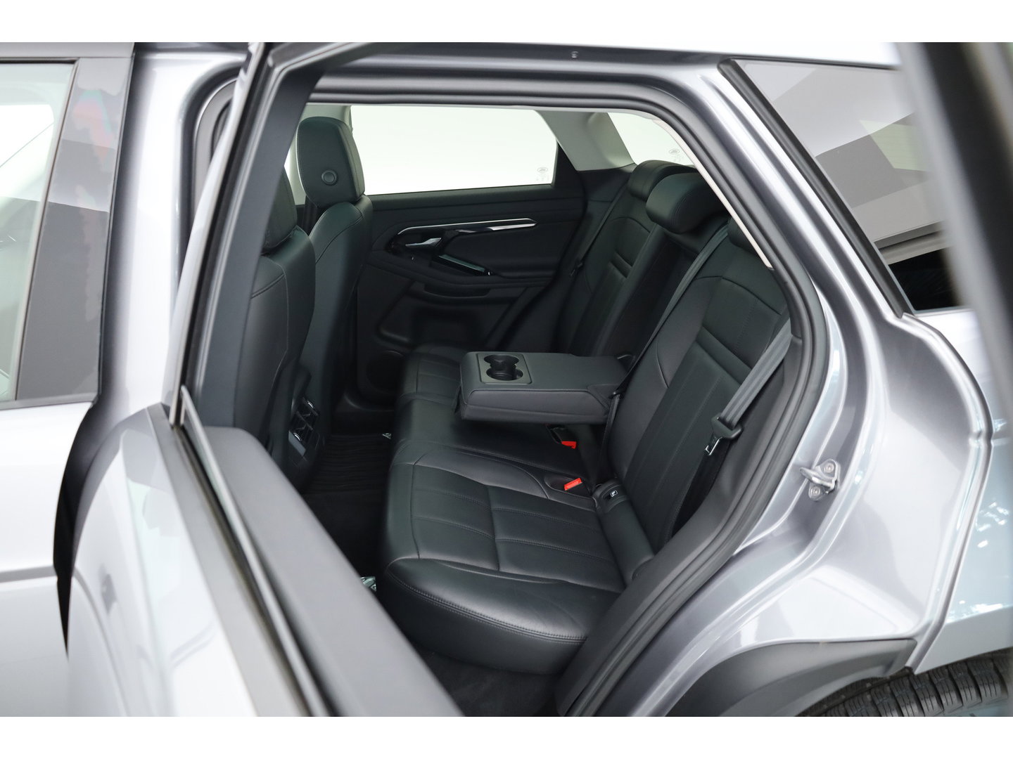 Land Rover Range Rover Evoque 1.5 P300e AWD S | Rijklaar! | Pano | Leder | Cruise Contr. | Camera | Apple CarPlay | Led | Stoelverw. | All Season