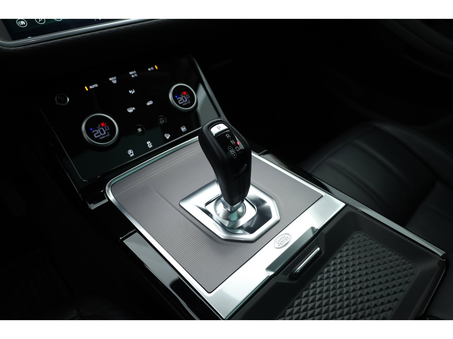 Land Rover Range Rover Evoque 1.5 P300e AWD S | Rijklaar! | Pano | Leder | Cruise Contr. | Camera | Apple CarPlay | Led | Stoelverw. | All Season