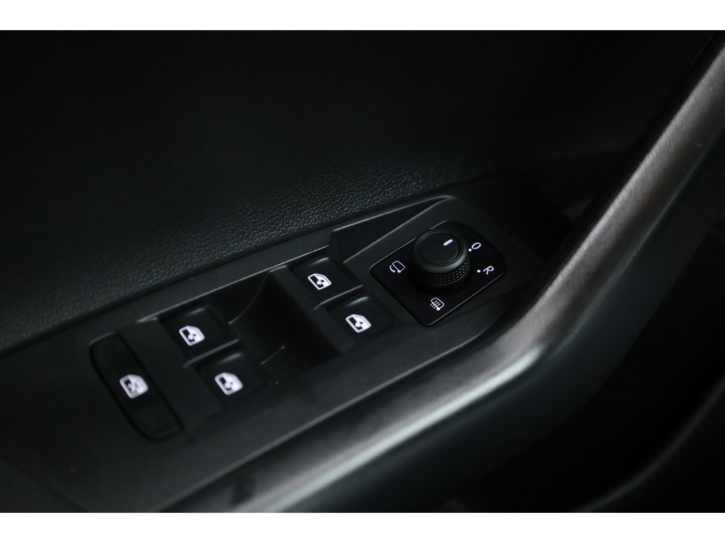 Volkswagen Polo 1.0 TSI Life Business | Orgi. NL | Rijklaar! | Apple CarPlay | Adapt. Cruise | Stoelverw. | PDC | Navi