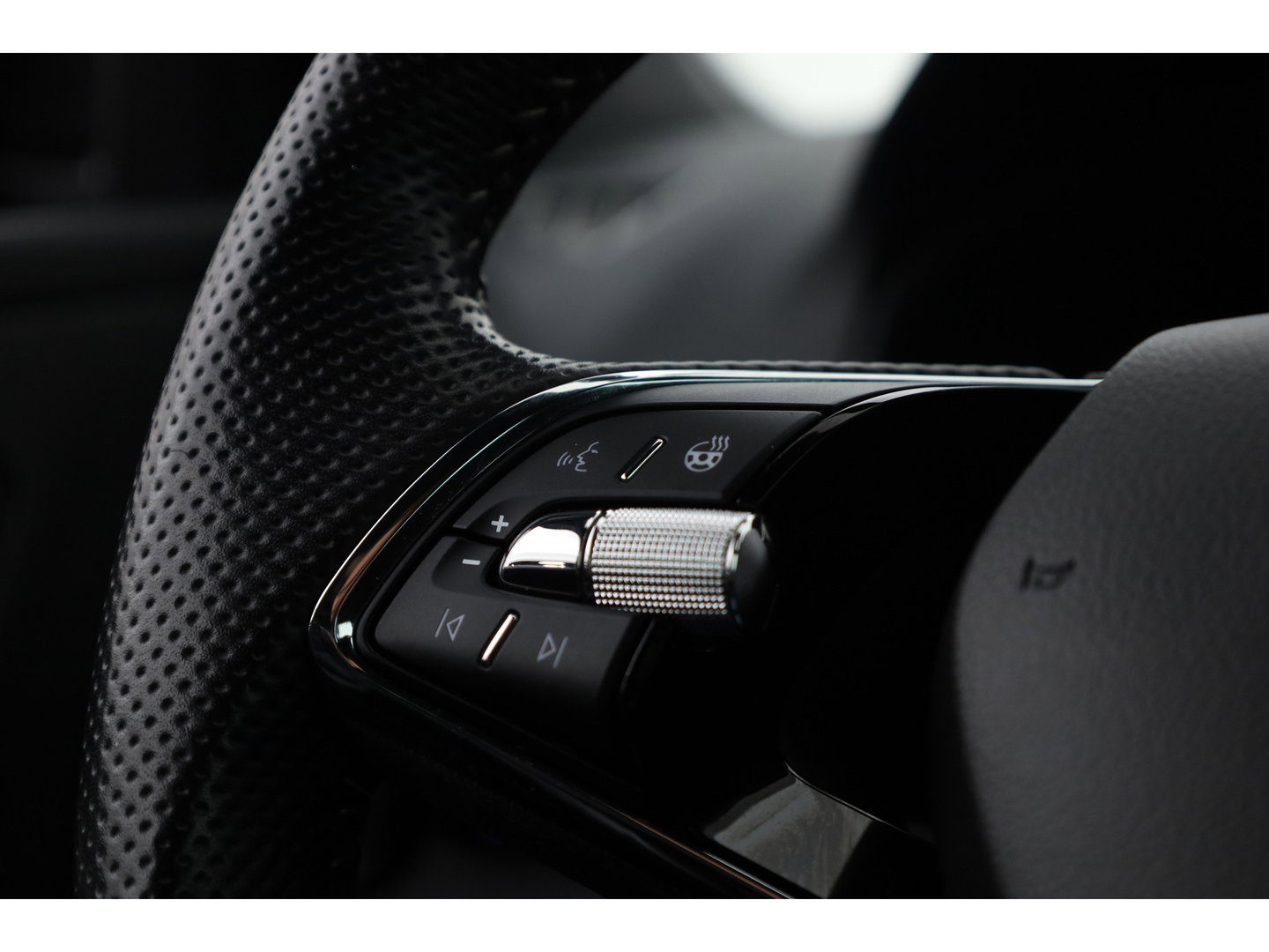 Škoda Karoq 1.5 TSI ACT Sportline | Leder | Elek. Trekhaak | Standkachel | 19'' | Camera | 4x Stoel- Stuurverw. | Apple CarPlay | Digi. Cockpit