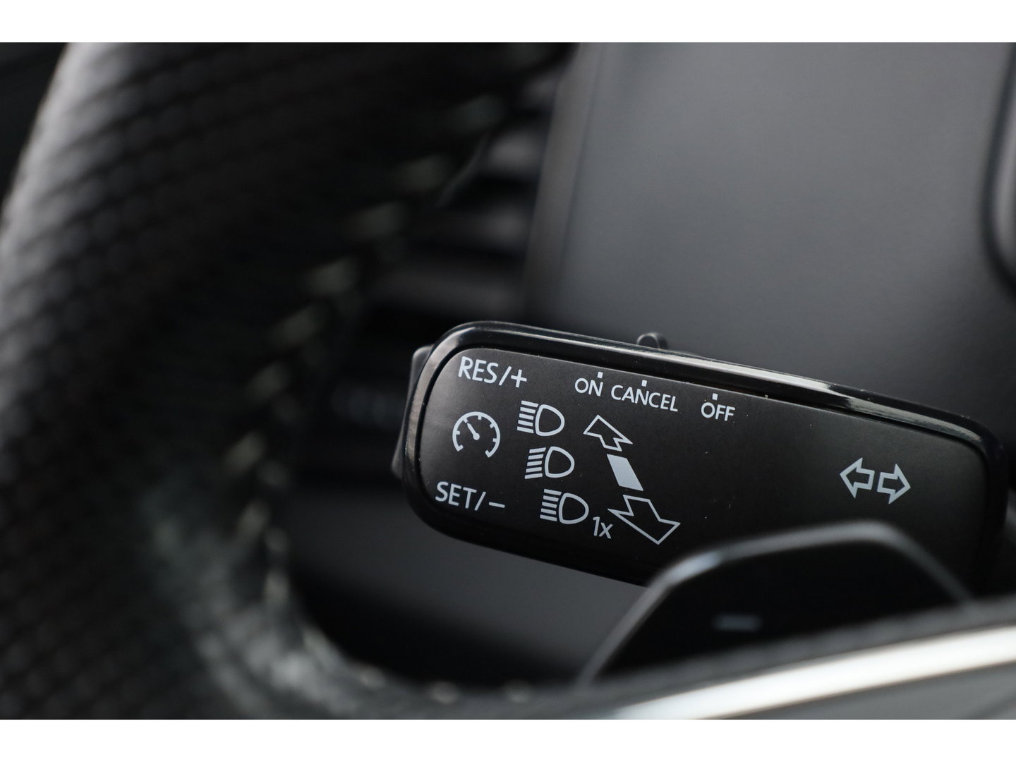 Škoda Karoq 1.5 TSI ACT Sportline | Leder | Elek. Trekhaak | Standkachel | 19'' | Camera | 4x Stoel- Stuurverw. | Apple CarPlay | Digi. Cockpit