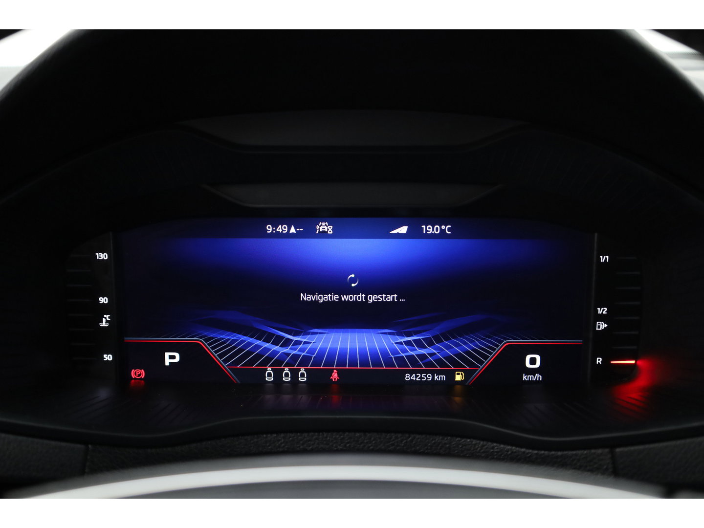 Škoda Karoq 1.5 TSI ACT Sportline | Leder | Elek. Trekhaak | Standkachel | 19'' | Camera | 4x Stoel- Stuurverw. | Apple CarPlay | Digi. Cockpit