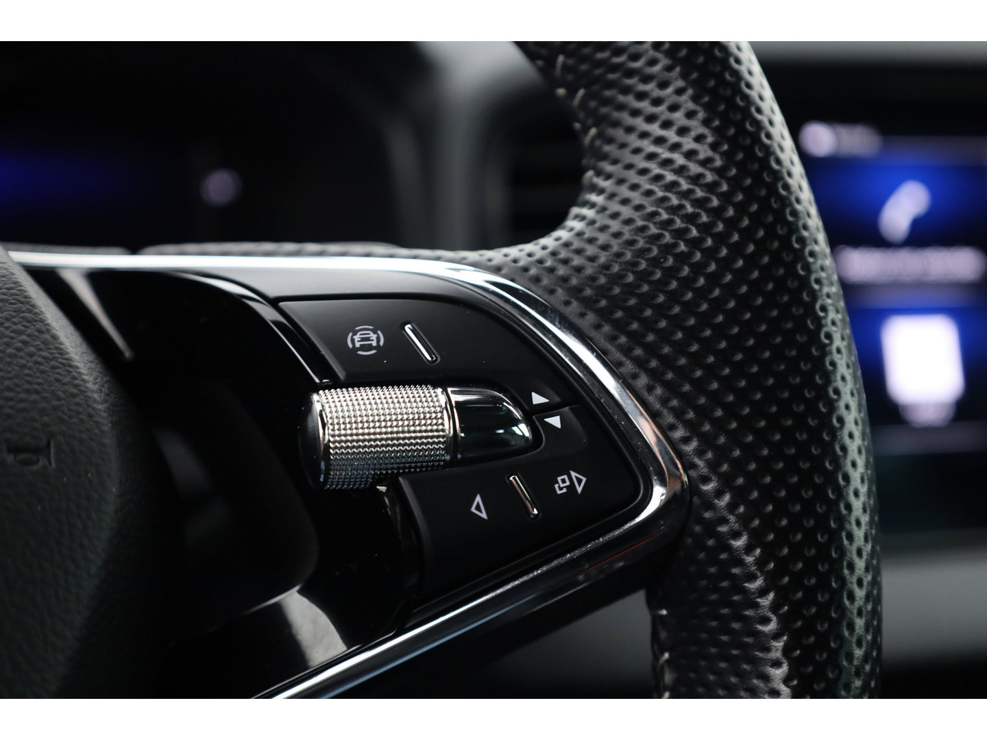 Škoda Karoq 1.5 TSI ACT Sportline | Leder | Elek. Trekhaak | Standkachel | 19'' | Camera | 4x Stoel- Stuurverw. | Apple CarPlay | Digi. Cockpit