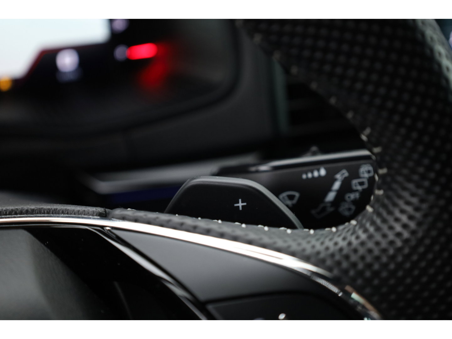 Škoda Karoq 1.5 TSI ACT Sportline | Leder | Elek. Trekhaak | Standkachel | 19'' | Camera | 4x Stoel- Stuurverw. | Apple CarPlay | Digi. Cockpit