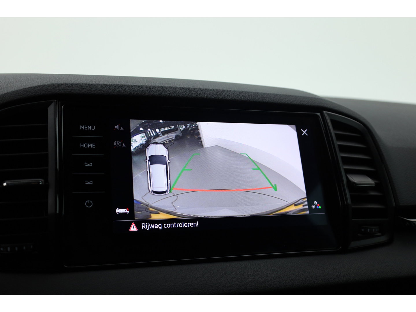 Škoda Karoq 1.5 TSI ACT Sportline | Leder | Elek. Trekhaak | Standkachel | 19'' | Camera | 4x Stoel- Stuurverw. | Apple CarPlay | Digi. Cockpit