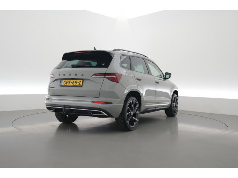 Škoda Karoq 1.5 TSI ACT Sportline | Leder | Elek. Trekhaak | Standkachel | 19'' | Camera | 4x Stoel- Stuurverw. | Apple CarPlay | Digi. Cockpit