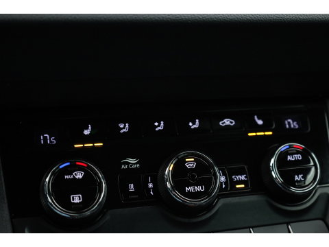 Škoda Karoq 1.5 TSI ACT Sportline | Leder | Elek. Trekhaak | Standkachel | 19'' | Camera | 4x Stoel- Stuurverw. | Apple CarPlay | Digi. Cockpit