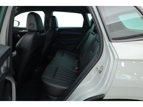 Škoda Karoq 1.5 TSI ACT Sportline | Leder | Elek. Trekhaak | Standkachel | 19'' | Camera | 4x Stoel- Stuurverw. | Apple CarPlay | Digi. Cockpit