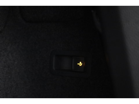 Škoda Karoq 1.5 TSI ACT Sportline | Leder | Elek. Trekhaak | Standkachel | 19'' | Camera | 4x Stoel- Stuurverw. | Apple CarPlay | Digi. Cockpit