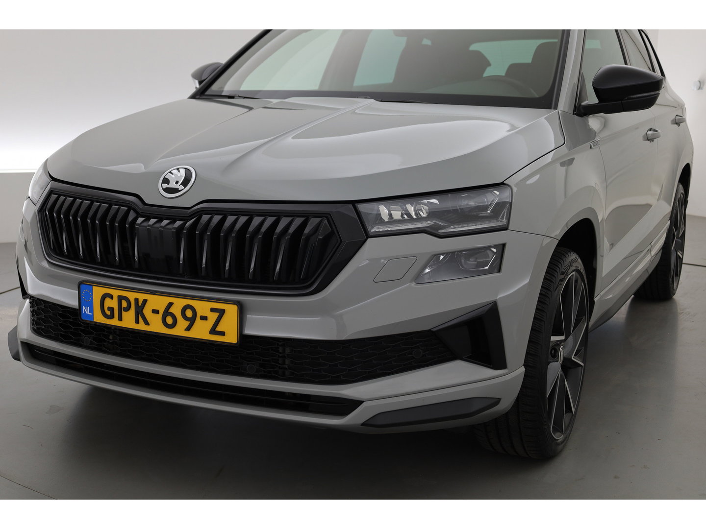 Škoda Karoq 1.5 TSI ACT Sportline | Leder | Elek. Trekhaak | Standkachel | 19'' | Camera | 4x Stoel- Stuurverw. | Apple CarPlay | Digi. Cockpit