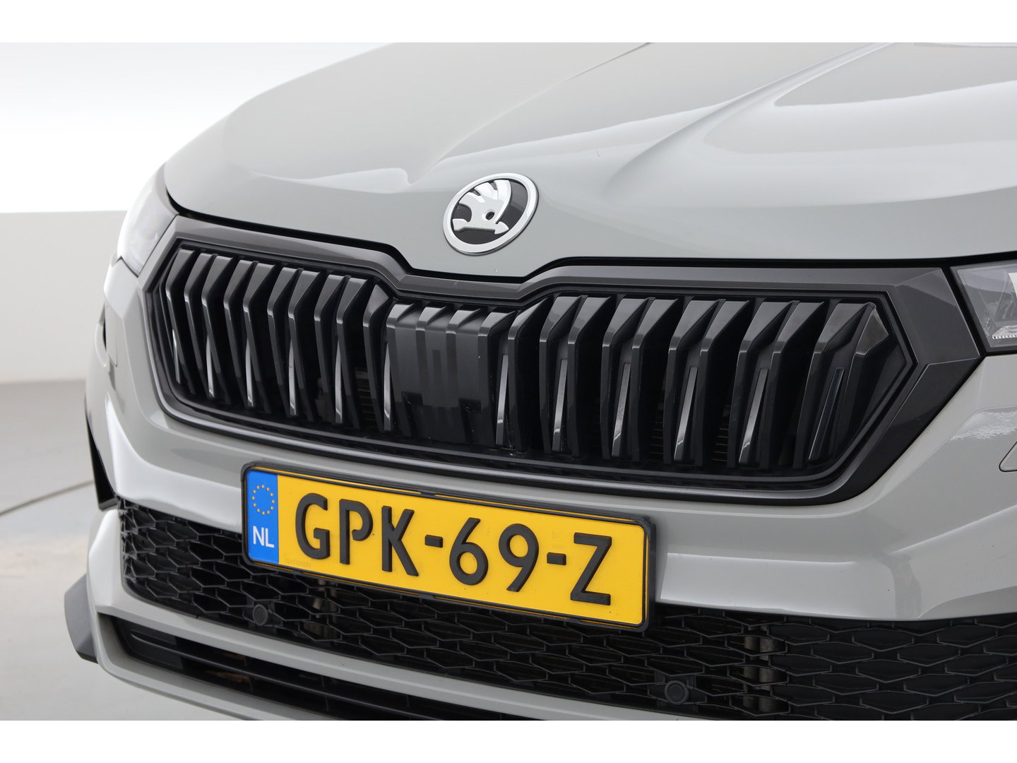 Škoda Karoq 1.5 TSI ACT Sportline | Leder | Elek. Trekhaak | Standkachel | 19'' | Camera | 4x Stoel- Stuurverw. | Apple CarPlay | Digi. Cockpit