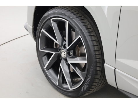 Škoda Karoq 1.5 TSI ACT Sportline | Leder | Elek. Trekhaak | Standkachel | 19'' | Camera | 4x Stoel- Stuurverw. | Apple CarPlay | Digi. Cockpit