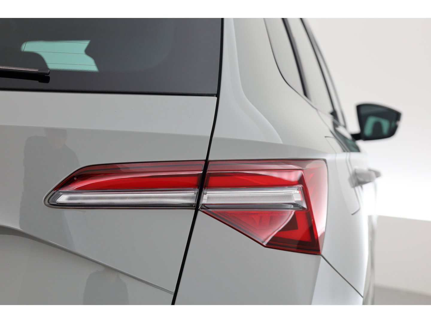 Škoda Karoq 1.5 TSI ACT Sportline | Leder | Elek. Trekhaak | Standkachel | 19'' | Camera | 4x Stoel- Stuurverw. | Apple CarPlay | Digi. Cockpit