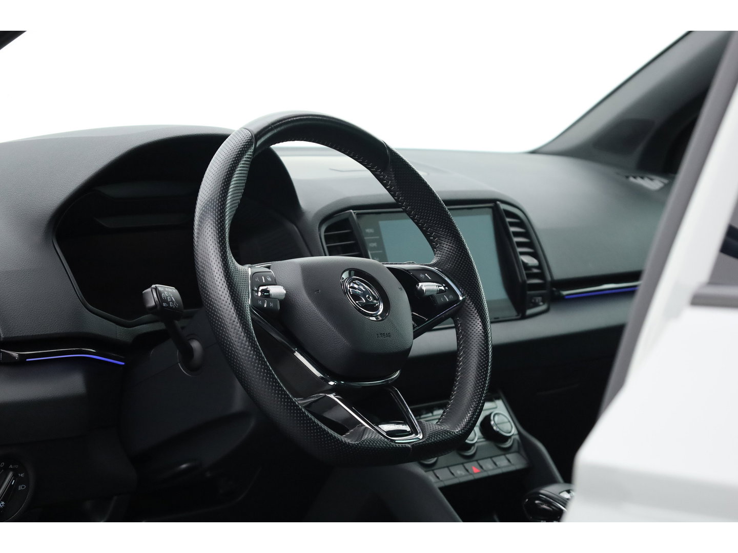 Škoda Karoq 1.5 TSI ACT Sportline | Leder | Elek. Trekhaak | Standkachel | 19'' | Camera | 4x Stoel- Stuurverw. | Apple CarPlay | Digi. Cockpit