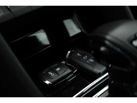 Škoda Karoq 1.5 TSI ACT Sportline | Leder | Elek. Trekhaak | Standkachel | 19'' | Camera | 4x Stoel- Stuurverw. | Apple CarPlay | Digi. Cockpit