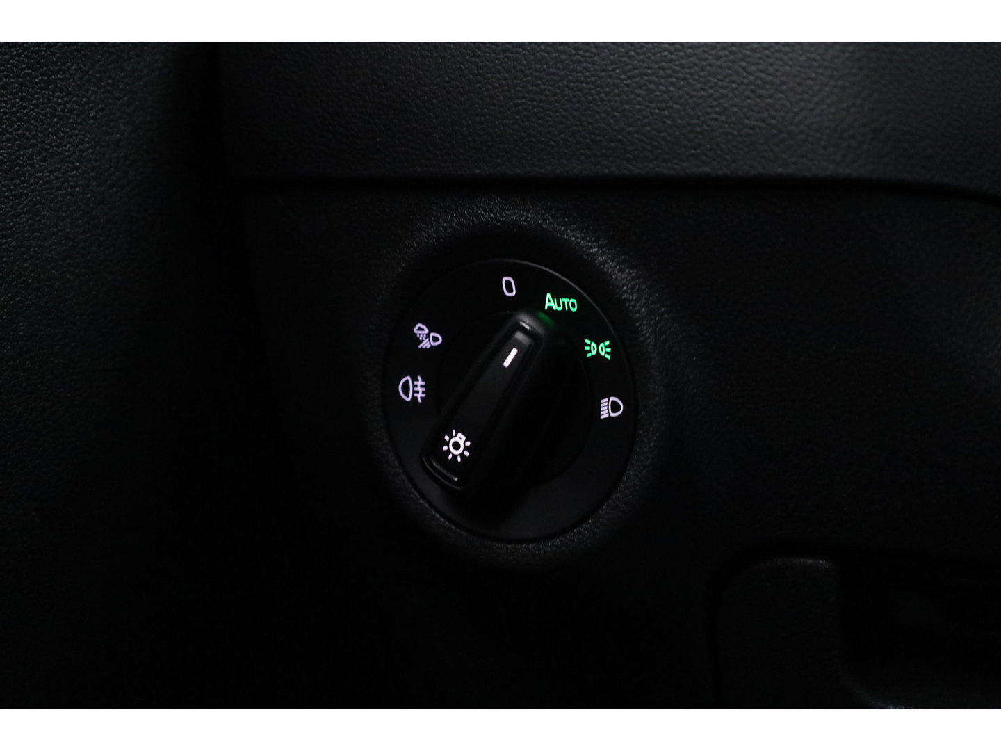 Škoda Karoq 1.5 TSI ACT Sportline | Leder | Elek. Trekhaak | Standkachel | 19'' | Camera | 4x Stoel- Stuurverw. | Apple CarPlay | Digi. Cockpit
